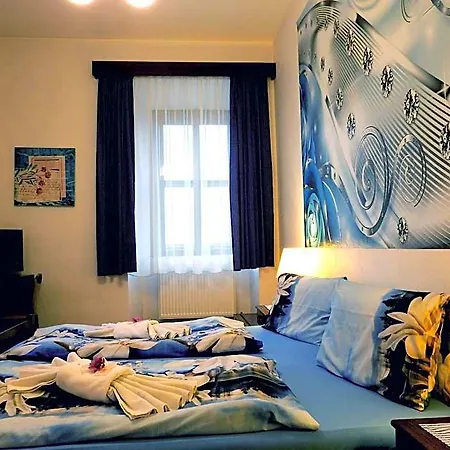 Stara Skola Na Sumave Otel 2*